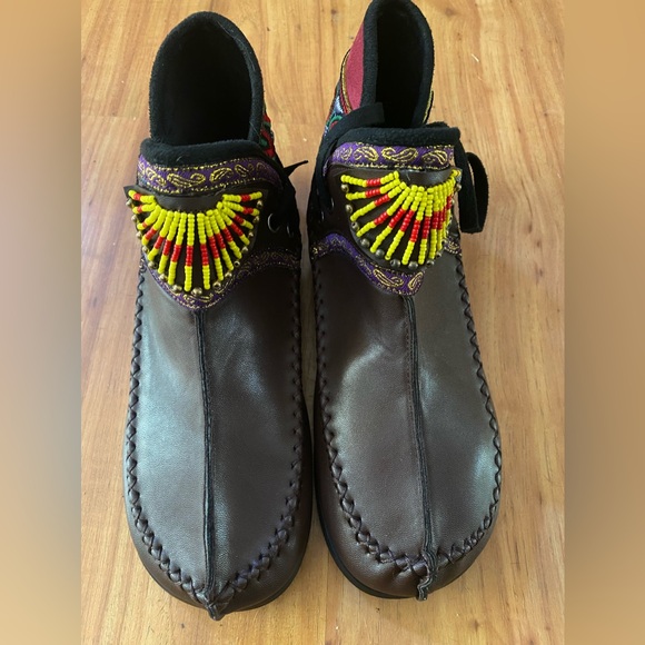 Beaded Moccasins - Picture 1 of 7